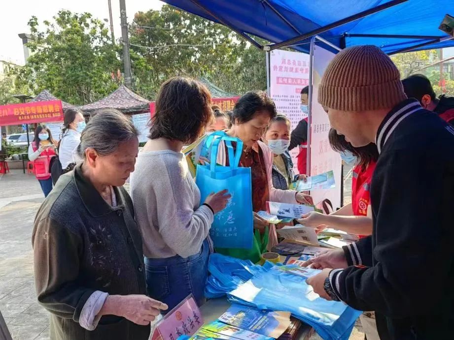琼中县委政法委开展普法宣传活动_法治琼中_琼中政法网