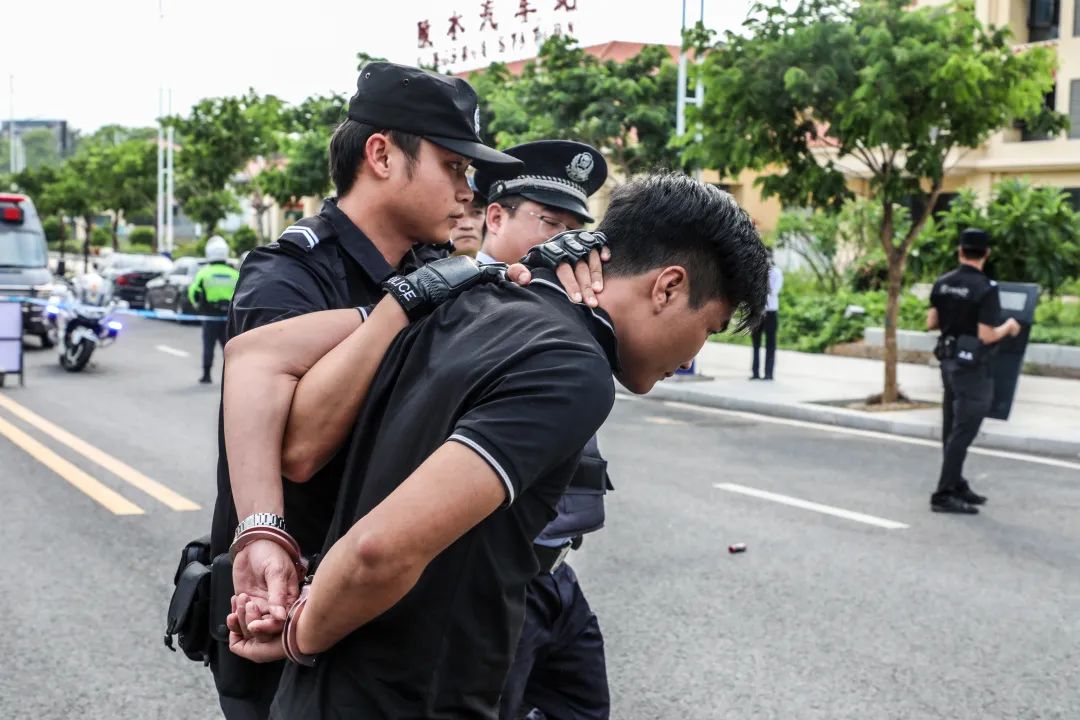 陵水警方开展红蓝对抗实战演练